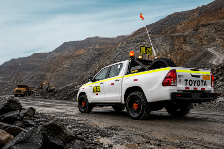 renting vehicular para minería con camioneta 4x4 en operación minera en Perú